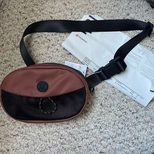 Lululemon 
Take it On Belt Bag ANCP/BLK